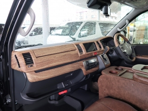 ハイエースバンディーゼル4WD　丸目カスタム　ネオクラシック