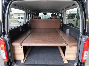 ハイエースバンディーゼル4WD　丸目カスタム　ネオクラシック
