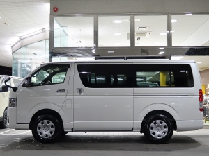 ハイエースバン新車一部改良後　ディーゼル四駆