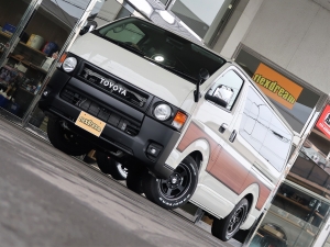 ハイエースバン丸目カスタム　　ネオクラシック