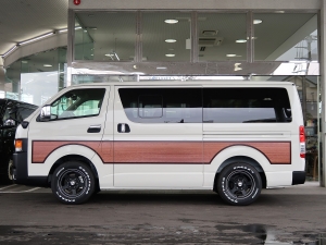 ハイエースバン丸目カスタム　　ネオクラシック