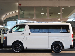 ハイエースバンディーゼル4WD　丸目カスタム　ネオクラシック
