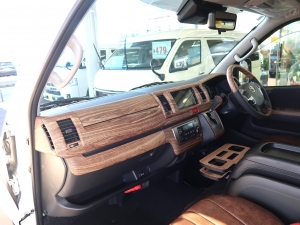 ハイエースバンディーゼル4WD　丸目カスタム　ネオクラシック
