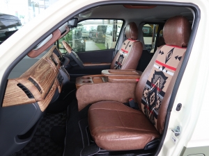 ハイエースバンディーゼル4WD　丸目カスタム　ネオクラシック