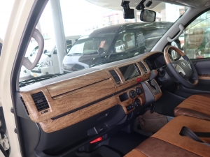 ハイエースバンDX　4WD　ディーゼル　丸目