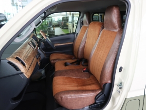 ハイエースバンDX　4WD　ディーゼル　丸目