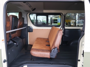 ハイエースバンDX　4WD　ディーゼル　丸目