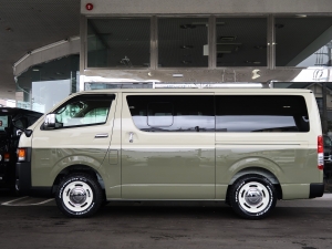 ハイエースバンディーゼル4WD　丸目カスタム　ネオクラシック