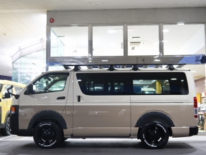 ハイエースバンディーゼル4WD　丸目カスタム　ネオクラシック