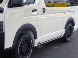 ハイエースバン新車アウトレットディーゼル4WD　上げ系4WDカスタム