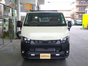 ハイエースバン新車アウトレットディーゼル4WD　上げ系4WDカスタム