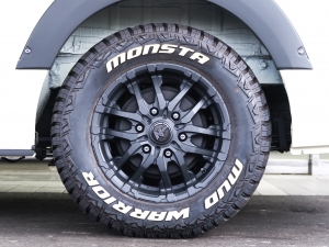 ハイエースバン新車アウトレットディーゼル4WD　上げ系4WDカスタム
