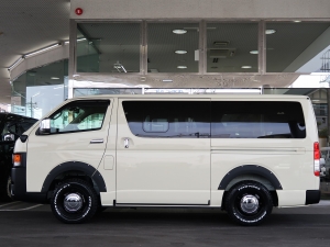 ハイエースバンディーゼル4WD　丸目カスタム　ネオクラシック