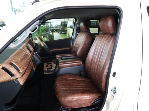 ハイエースバンディーゼル4WD　丸目カスタム　ネオクラシック