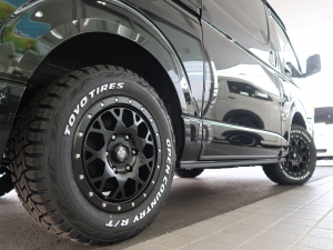 ハイエースバンディーゼル4WD　丸目カスタム　ネオクラシック