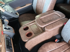 ハイエースバンディーゼル4WD　丸目カスタム　ネオクラシック