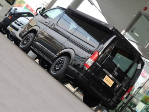 ハイエースバンディーゼル4WD　丸目カスタム　ネオクラシック
