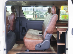 ハイエースバンディーゼル4WD　丸目カスタム　ネオクラシック