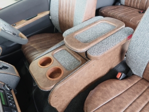 ハイエースバンディーゼル4WD　丸目カスタム　ネオクラシック