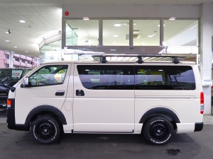 ハイエースバンディーゼル4WD　丸目カスタム　ネオクラシック