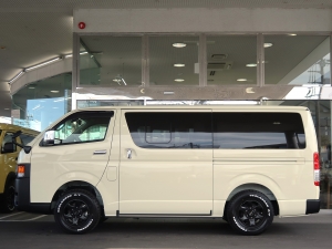 ハイエースバンディーゼル4WD　丸目カスタム　ネオクラシック