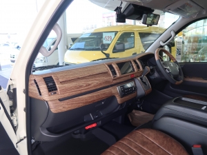 ハイエースバンディーゼル4WD　丸目カスタム　ネオクラシック