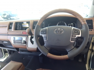 ハイエースバンディーゼル4WD　丸目カスタム　ネオクラシック