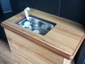 ハイエースバン特設カラーライトイエロー　安全装備付き