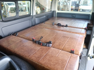 ハイエースバン特設カラーライトイエロー　安全装備付き