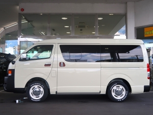 ハイエースバン特設カラーライトイエロー　安全装備付き