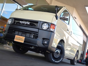 ハイエースバンディーゼル4WD　丸目カスタム　ネオクラシック