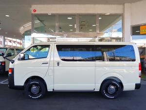 ハイエースバンディーゼル4WD　丸目カスタム　ネオクラシック