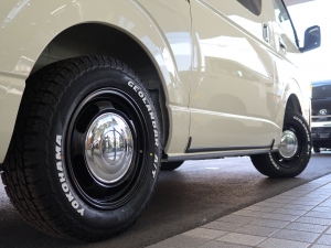 ハイエースバンディーゼル4WD　丸目カスタム　ネオクラシック