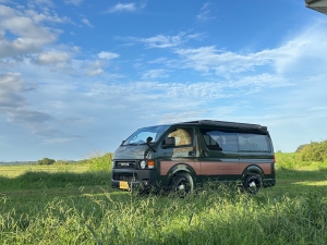 ハイエースバンディーゼル4WD　丸目カスタム　ネオクラシック