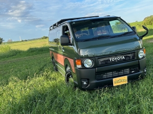 ハイエースバンディーゼル4WD　丸目カスタム　ネオクラシック