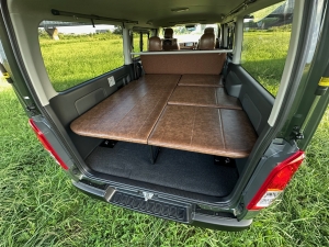 ハイエースバンディーゼル4WD　丸目カスタム　ネオクラシック