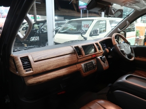 ハイエースバンディーゼル4WD　丸目カスタム　ネオクラシック