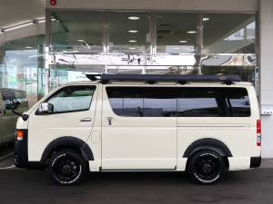 ハイエースバンディーゼル4WD　丸目カスタム　ネオクラシック