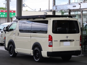 ハイエースバンディーゼル4WD　丸目カスタム　ネオクラシック