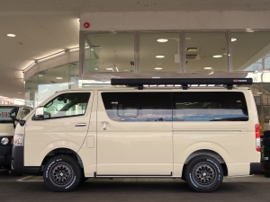 ハイエースバンディーゼル4WD　丸目カスタム　ネオクラシック