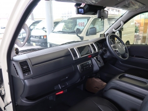 ハイエースバンディーゼル4WD　丸目カスタム　ネオクラシック