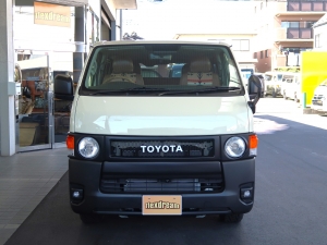 ハイエースバンディーゼル4WD　丸目カスタム　ネオクラシック