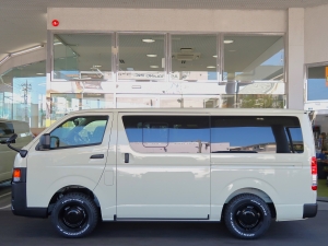 ハイエースバンディーゼル4WD　丸目カスタム　ネオクラシック