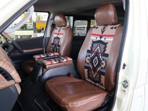 ハイエースバンディーゼル4WD　丸目カスタム　ネオクラシック