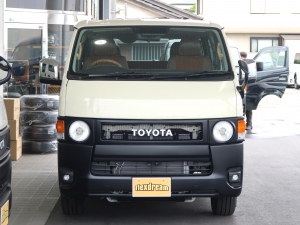 ハイエースバン新車アウトレット新車丸目ハイエース　ツートンペイント