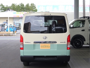 ハイエースバン新車アウトレット新車丸目ハイエース　ツートンペイント