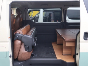 ハイエースバン新車アウトレット新車丸目ハイエース　ツートンペイント