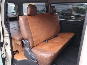 ハイエースバン新車アウトレット新車丸目ハイエース　ツートンペイント