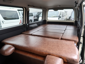 ハイエースバン新車アウトレット新車丸目ハイエース　ツートンペイント