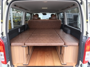 ハイエースバン新車アウトレット新車丸目ハイエース　ツートンペイント